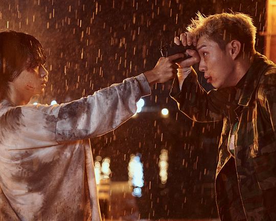 《男孩》电影封面