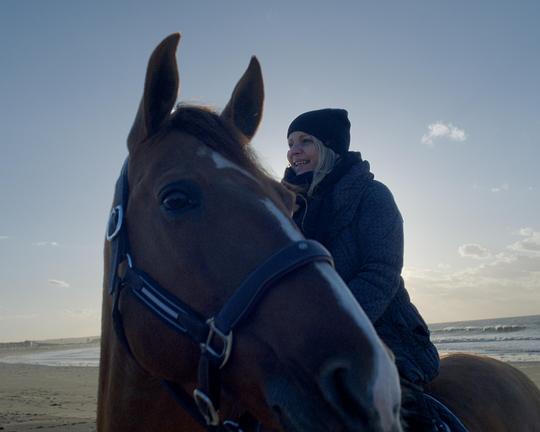 《明日共赴月球》纪录片封面