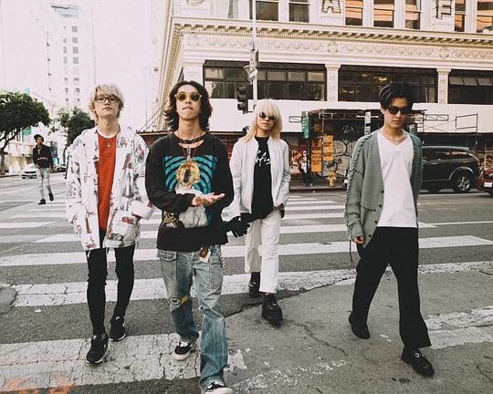 《令和时代的摇滚巨星》纪录片封面