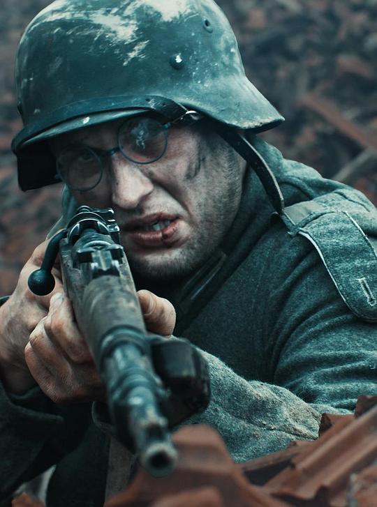 《柏林1945:最后一战》电影封面