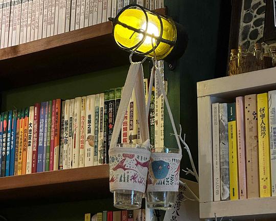 《書店裡的影像詩：停駐與穿越》纪录片封面