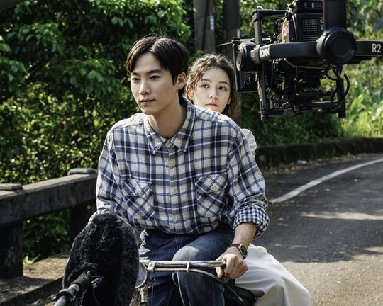 《无人知晓的家》电影封面