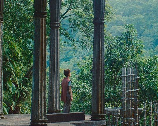 《Leonora in the Morning Light》电影封面