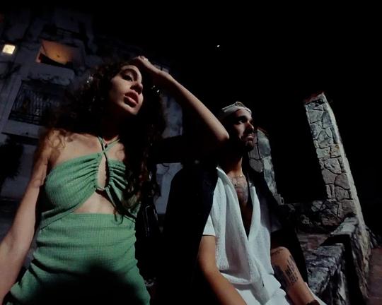 《青春皆孤岛》电影封面