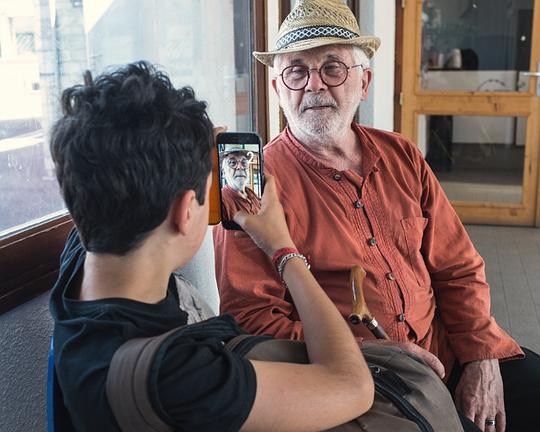 《Sur la tête des oiseaux》纪录片封面