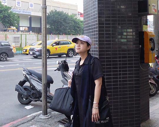 《譯鄉人》纪录片封面