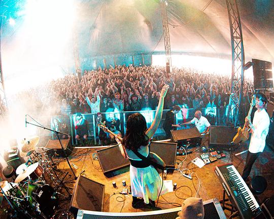 《《大象體操：比夢境更真實》 紀錄長片》纪录片封面