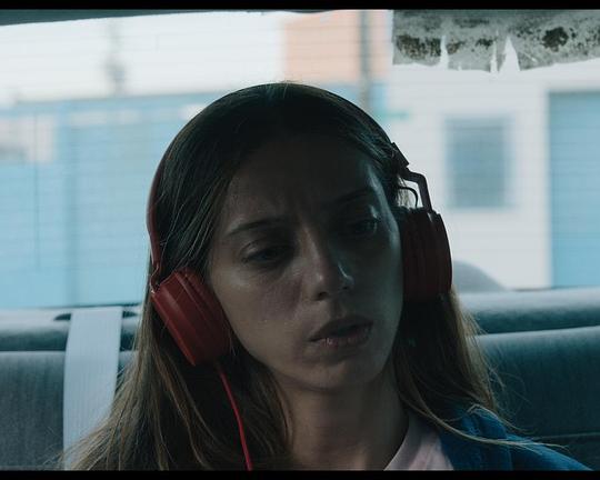 《几近荒芜》电影封面