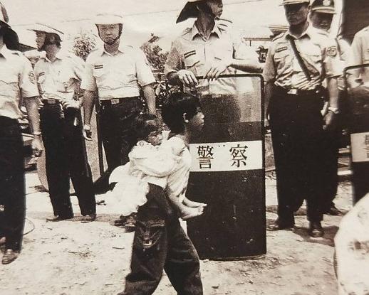 《天堂小孩》纪录片封面