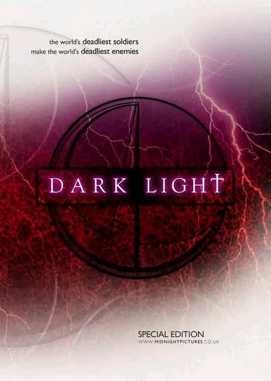 《Dark Light》电影封面