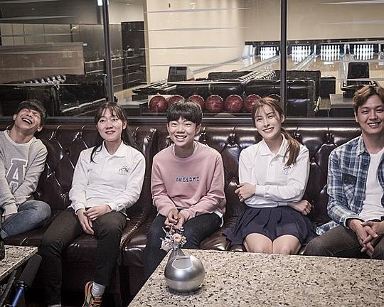 《Bowling Bling》电影封面