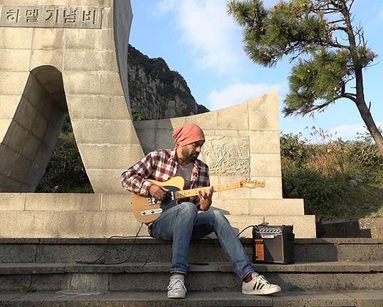 《Days of Castaway》纪录片封面