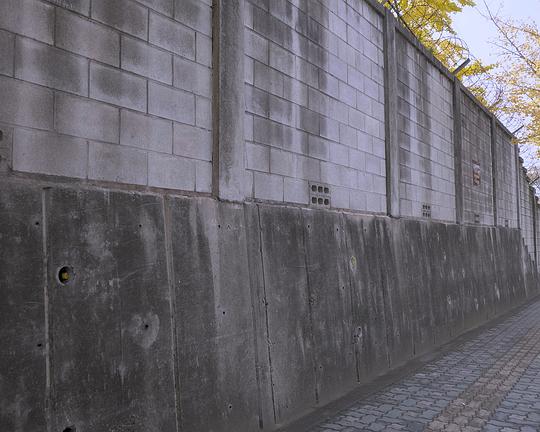 《无人知晓》纪录片封面