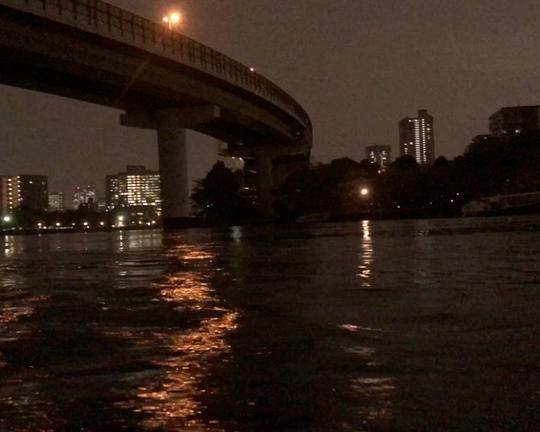 《夜航》纪录片封面