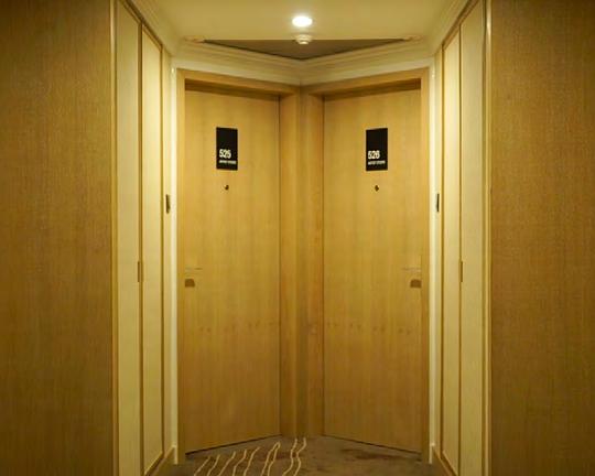 《房間525》电影封面