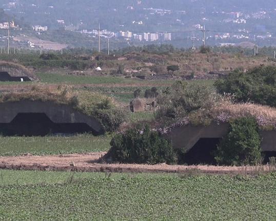 《Under-Ground》纪录片封面