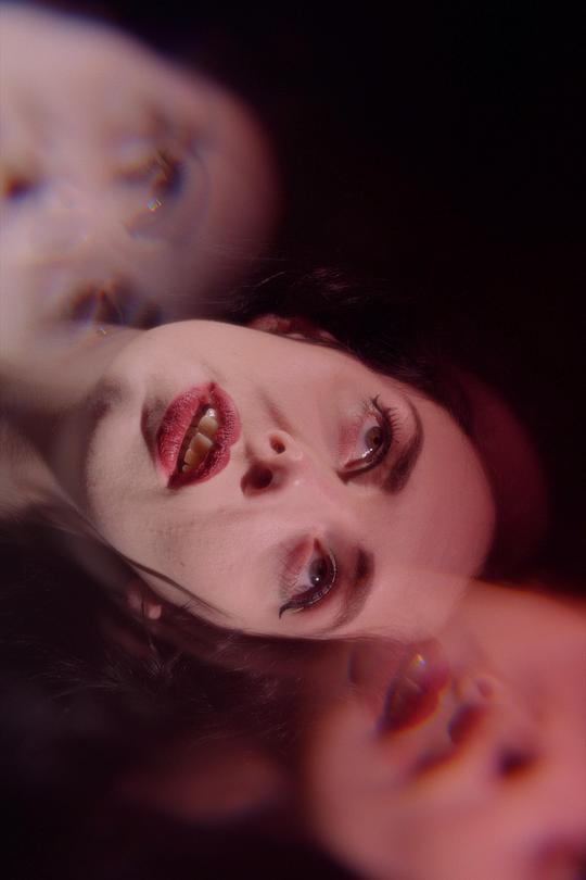 《Luminous Void》电影封面