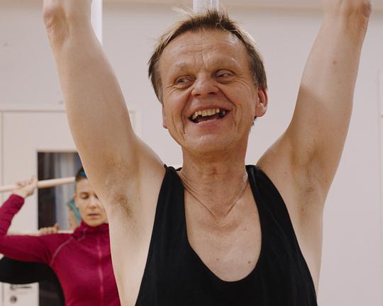 《Heavy Metal Dancers》纪录片封面