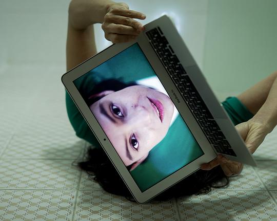 《Alone Together》纪录片封面