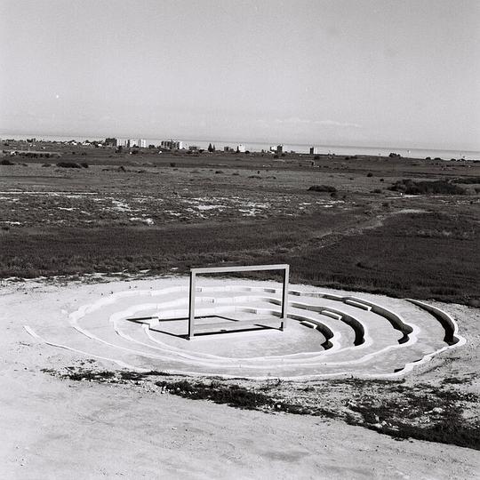 《Inside The Outset: Evoking A Space Of Passage》电影封面