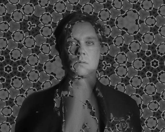 《Trouble in Paradise (Rufus Wainwright)》电影封面