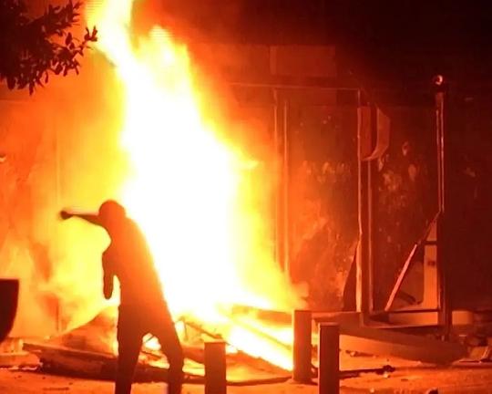 《关于你的灰烬》电影封面