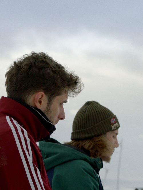 《我们埋葬了父辈》电影封面