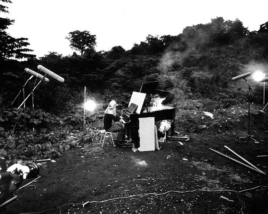 《燃烧的钢琴》纪录片封面