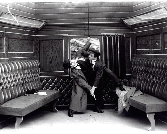 《福尔摩斯命悬一线》电影封面