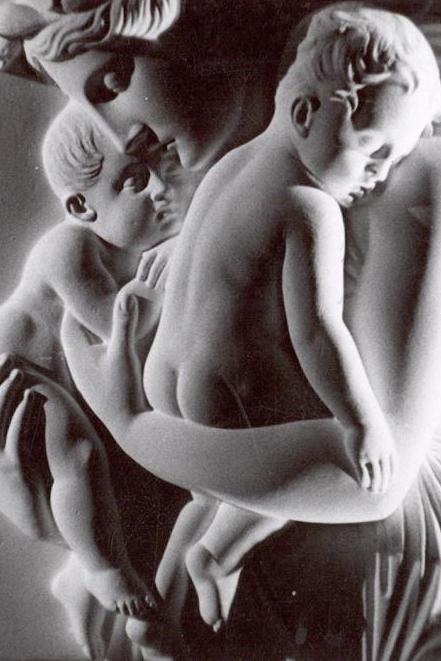 《托瓦尔森》纪录片封面