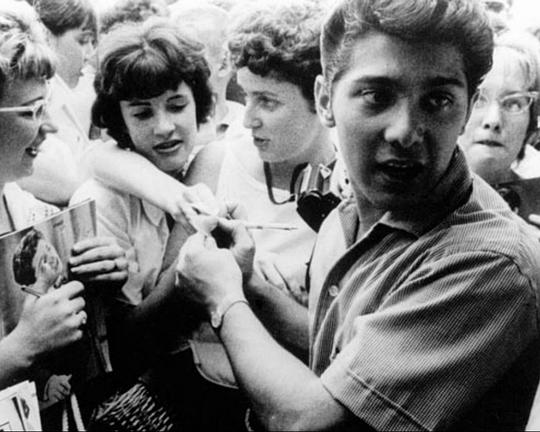 《孤独男孩》音乐封面