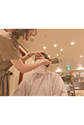 《ドキュメント72時間：ヘアメイク店 私は眉毛を整える》封面