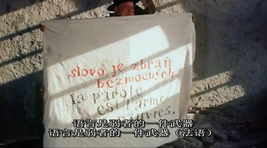 鸟，孤儿和愚人剧照1