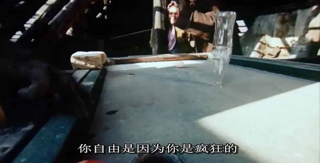 鸟，孤儿和愚人剧照2