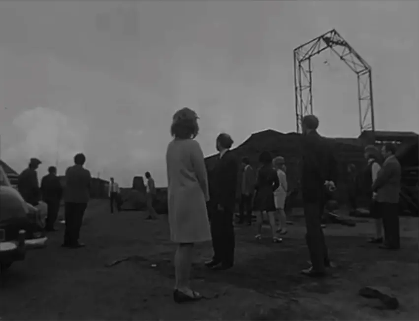 为年轻刽子手的辩护剧照1