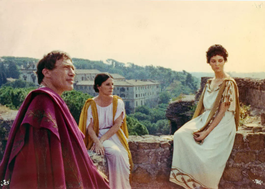 眼睛不想一直闭着或者也许有一天轮到罗马自己选择剧照1