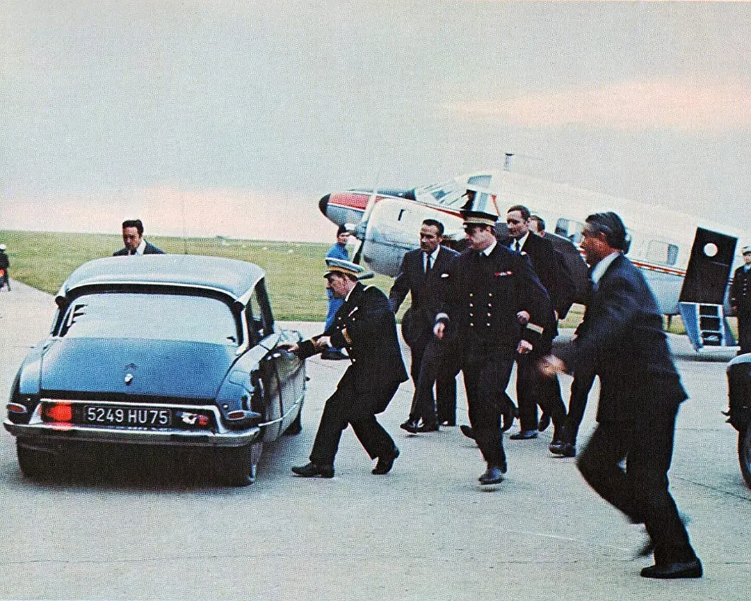 豺狼的日子剧照1