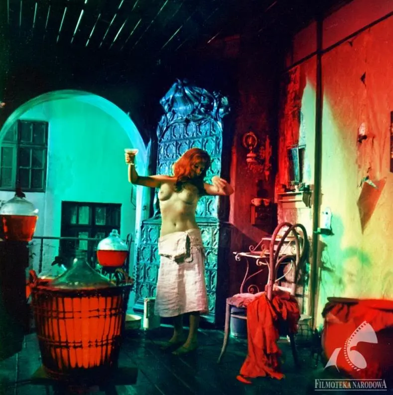 砂制时镜下的疗养院剧照2