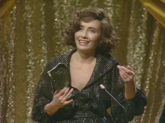 剑桥脚灯社时事讽刺剧剧照3