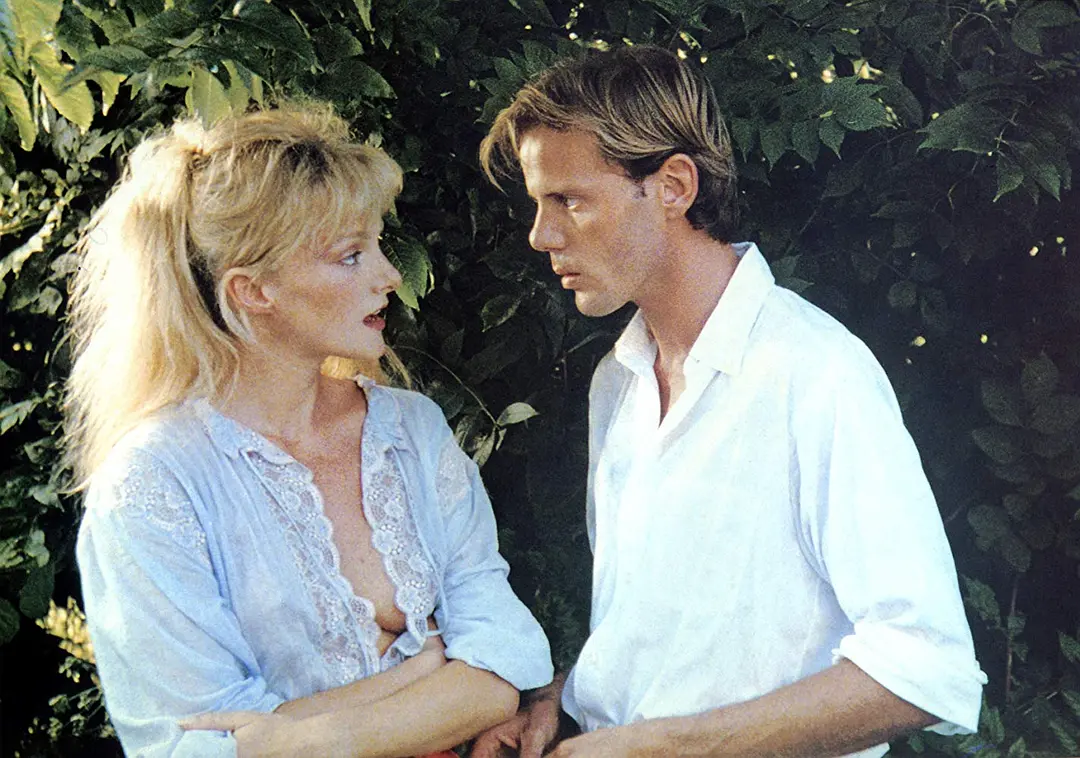 沙滩上的宝莲剧照2