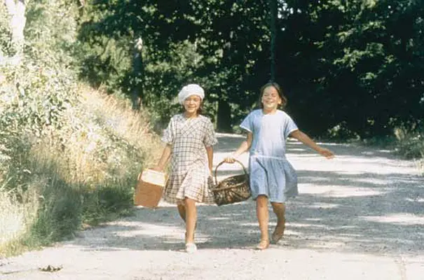 喧闹村的孩子们剧照1