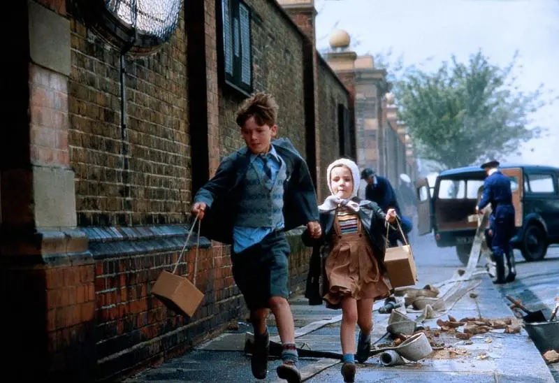 希望与荣耀剧照1