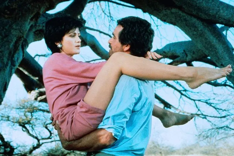 上帝也疯狂2剧照2