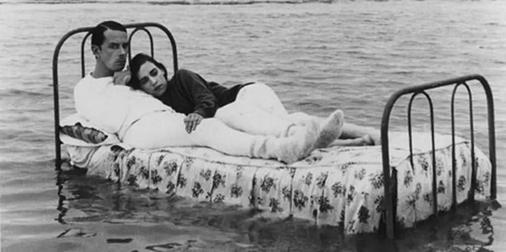 海滩上最后一道风景剧照1