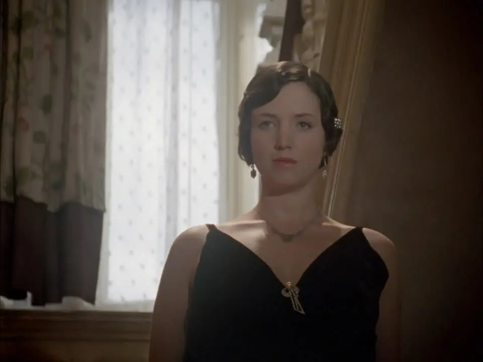 悬崖山庄奇案剧照3