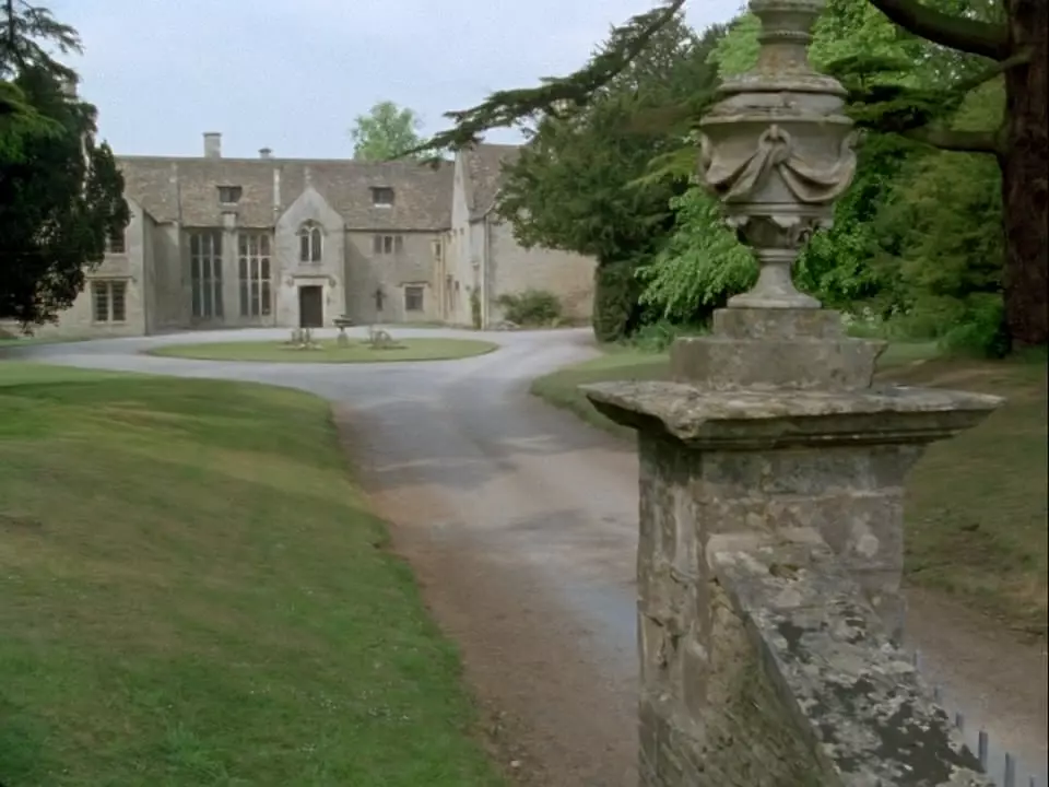 斯泰尔斯庄园奇案剧照2