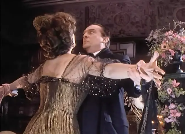 三角墙山庄剧照3