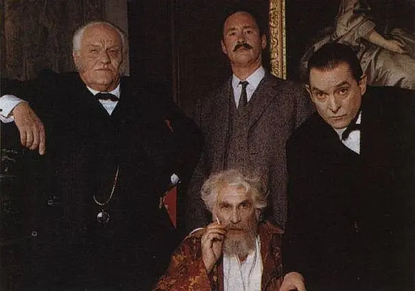 金边夹鼻眼镜剧照1