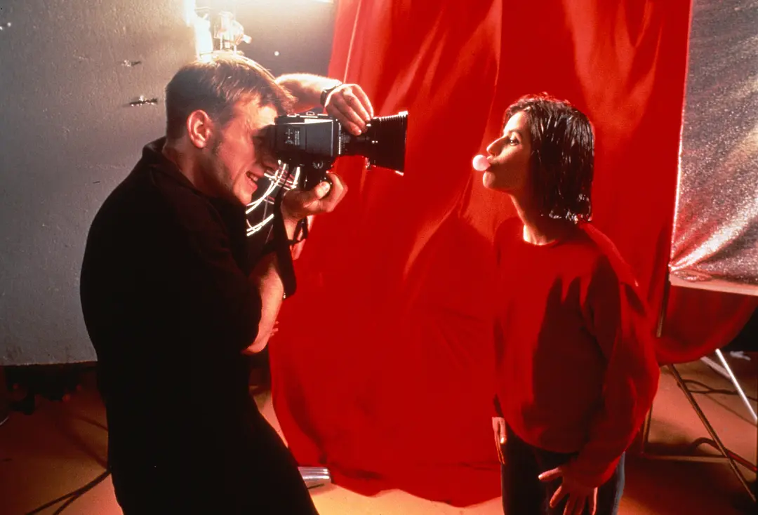 蓝白红三部曲之红剧照3