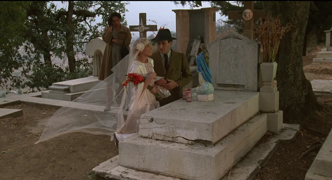 深深的腥红剧照1